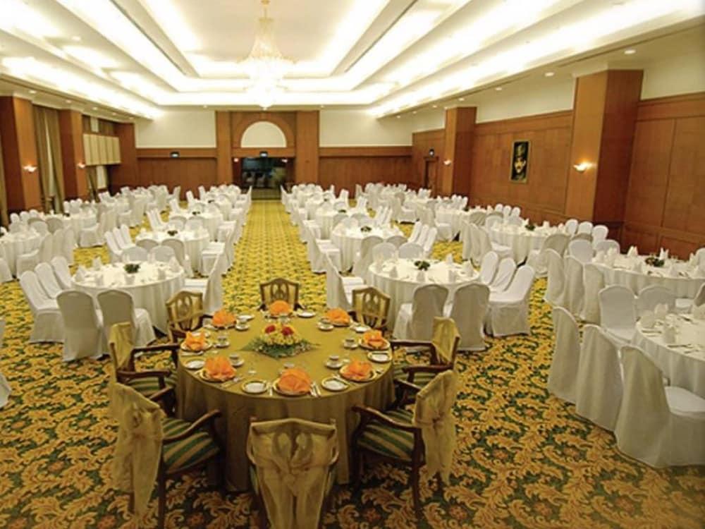 Mulia Hotel Bandar Seri Begawan Bagian luar foto